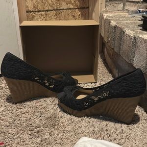 Wore these once for prom, no need for them anymore! There super comfortable!